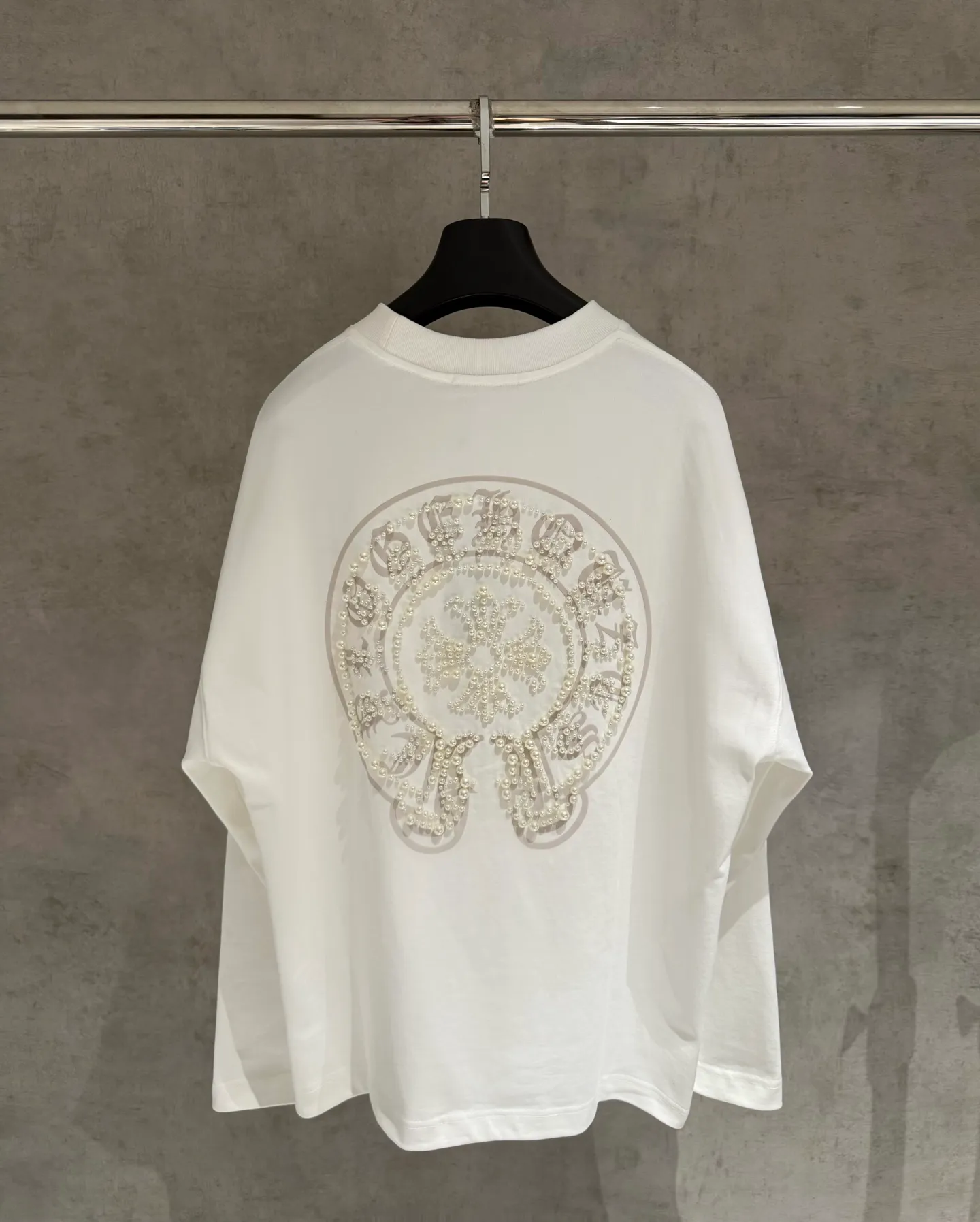 🅿️350 [Strict quality control] CH Croixin's new long-sleeved sweatshirt T-shirt. Heavy 420g double yarn fabric. Three-dimensional printing on the back panel ➕ bubble beads on the front and back. The whole garment is washed twice. The four sides are frayed and torn. Heavy fabric. The neckline is made of icy Solona. Loose fit. Deep, wide and stylish. No deformation or shrinkage. Color: 3 colors, black, white and gray. Size: M-2xl